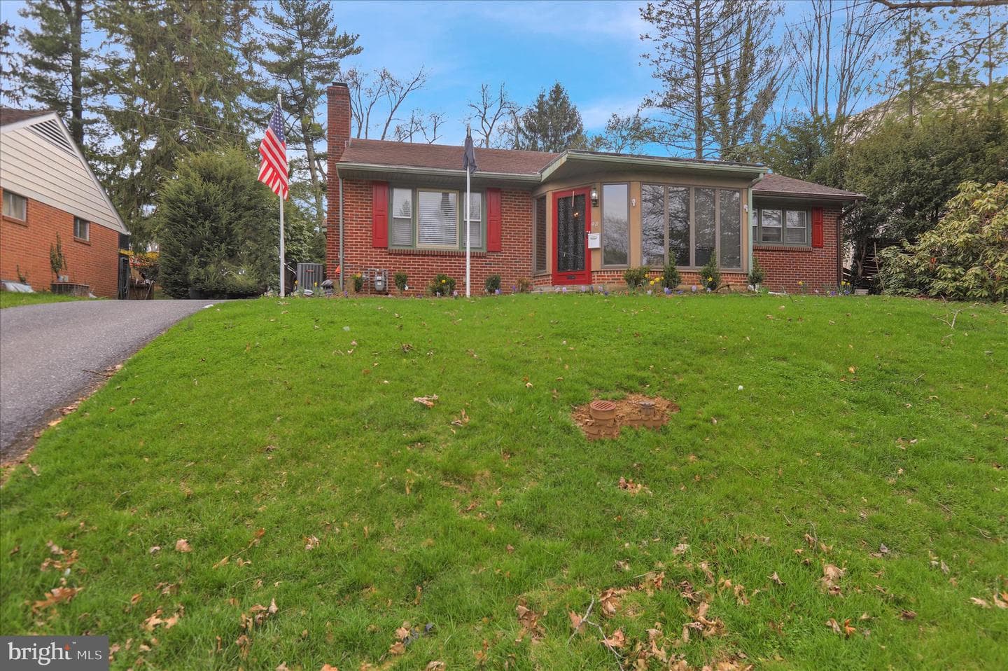 92 Euclid Avenue photo 5