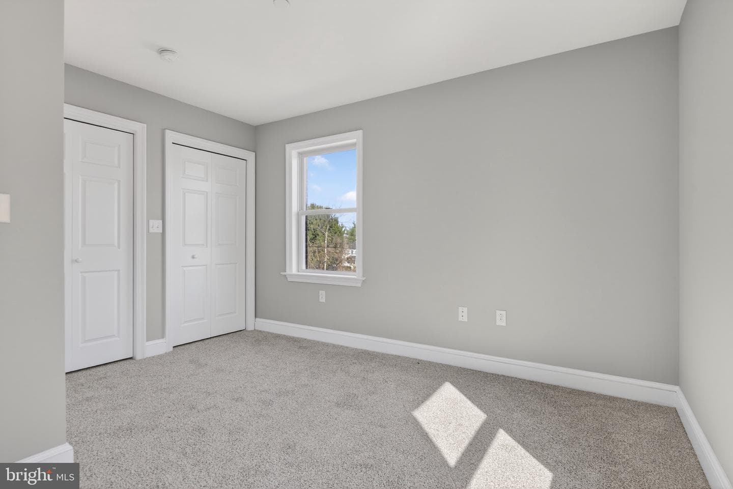 637 E Fulton Street photo 14