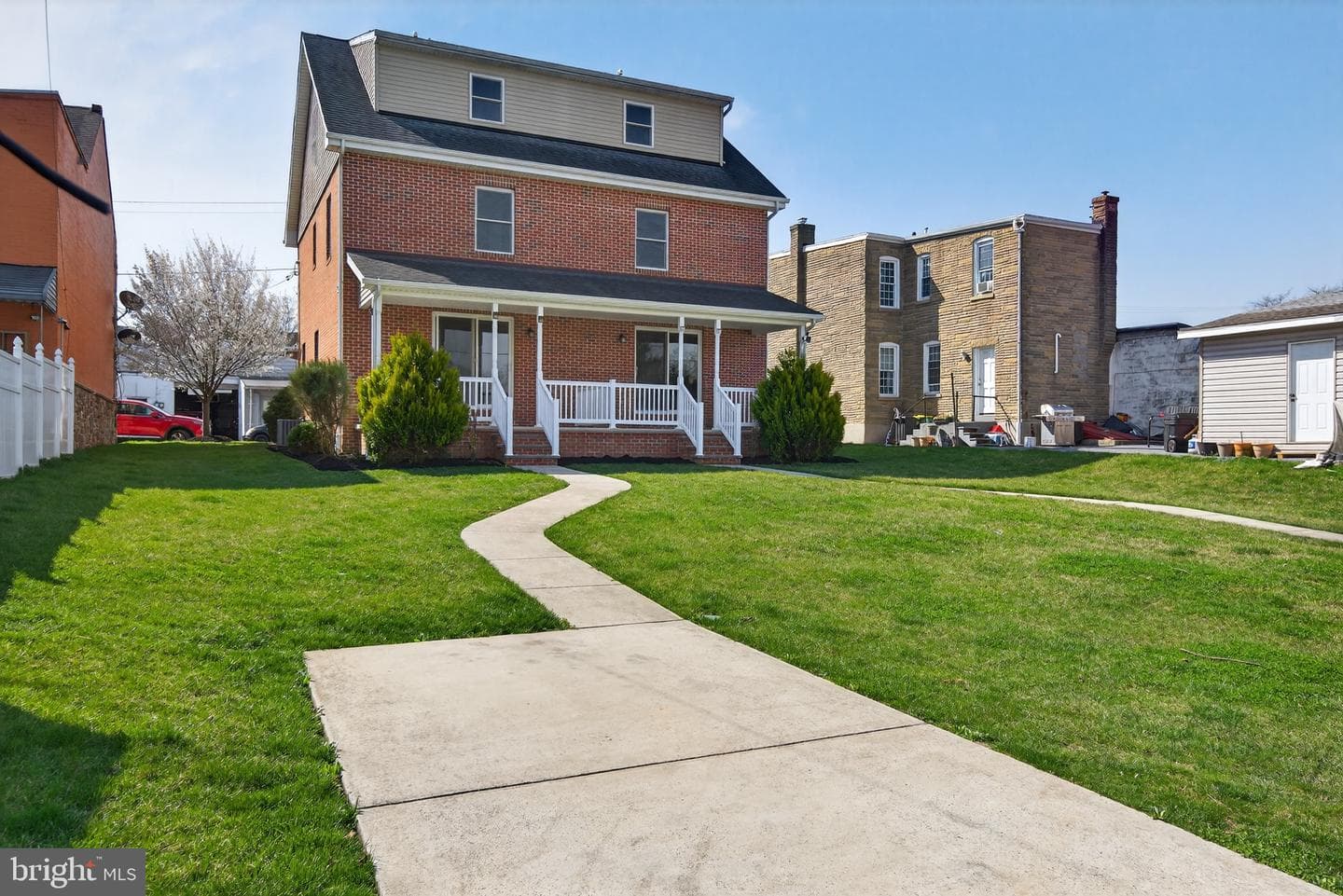 637 E Fulton Street photo 28