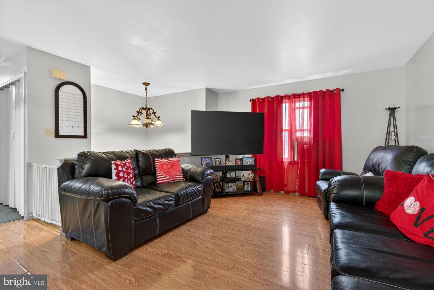 1390 Carole Lane photo 5