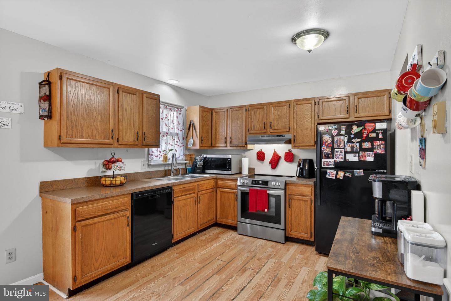1390 Carole Lane photo 8