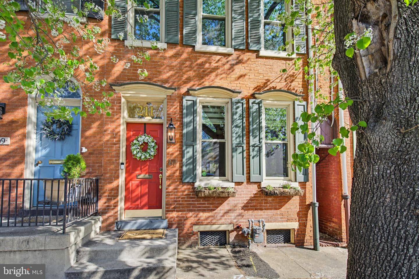 211 E Chestnut Street photo 2
