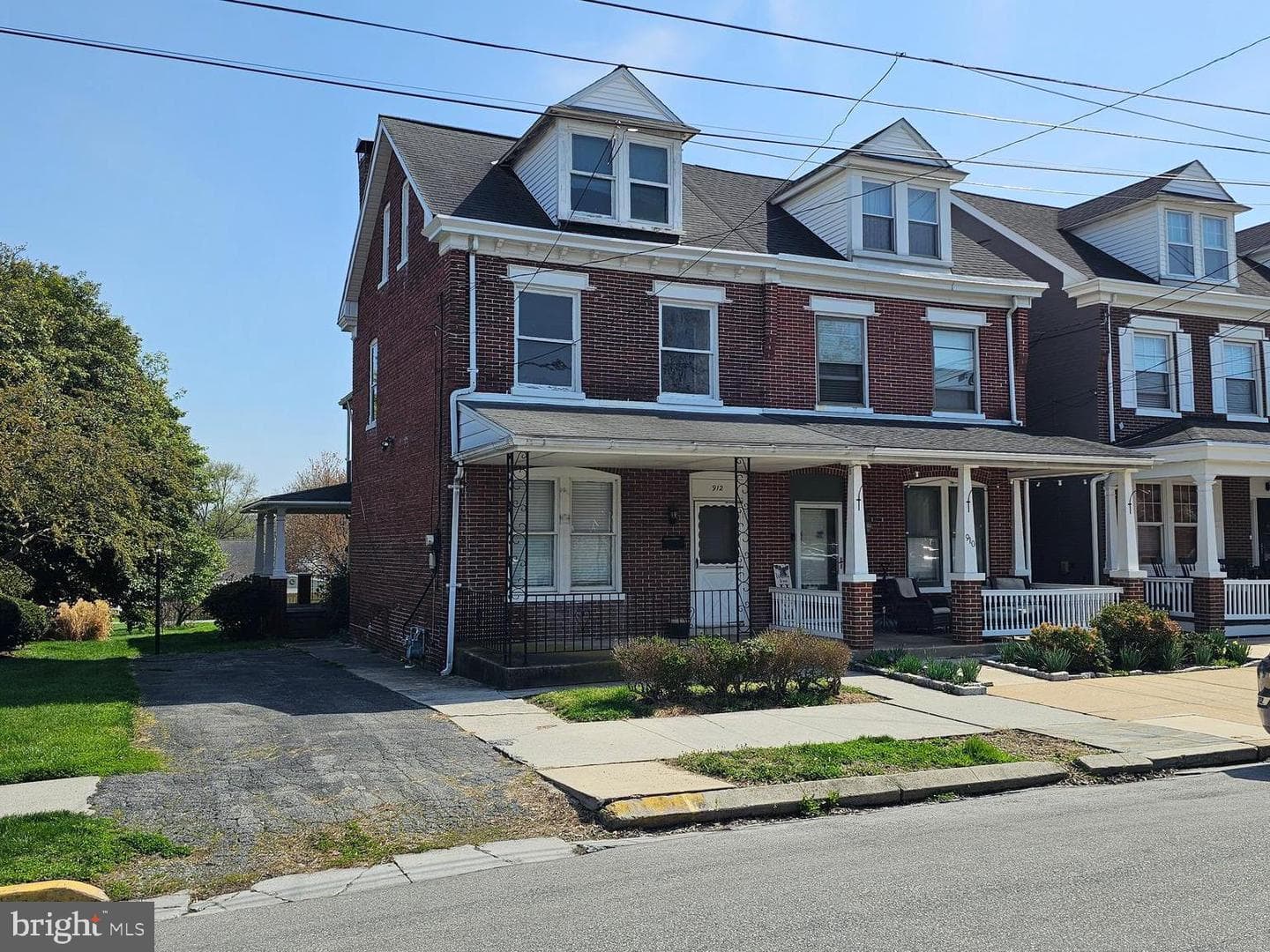 912 Locust Street