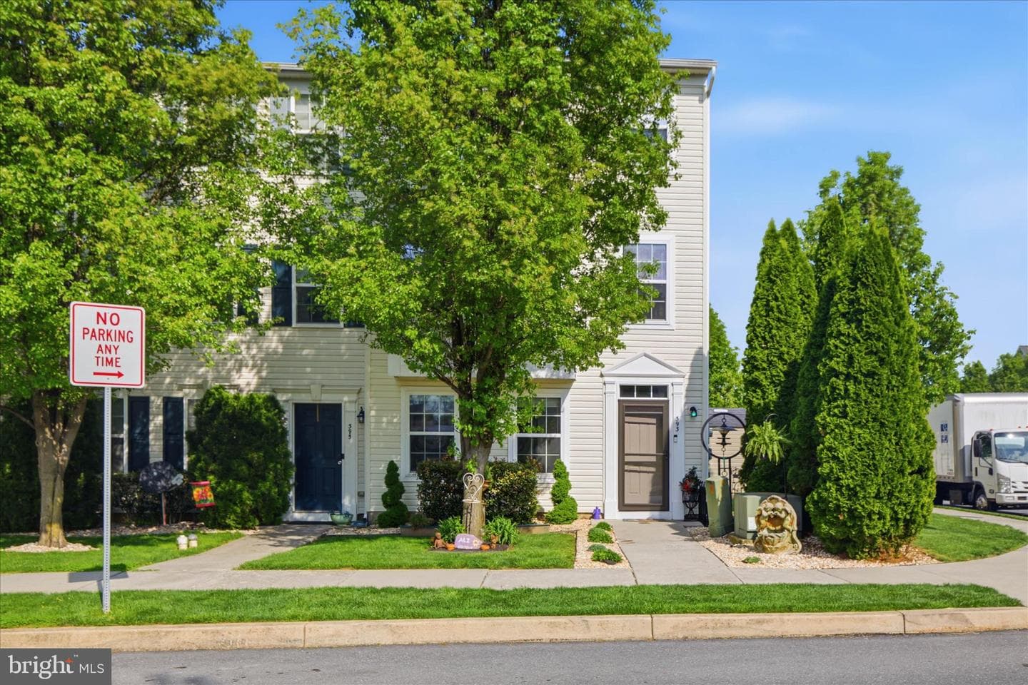 393 Dickens Drive photo 2