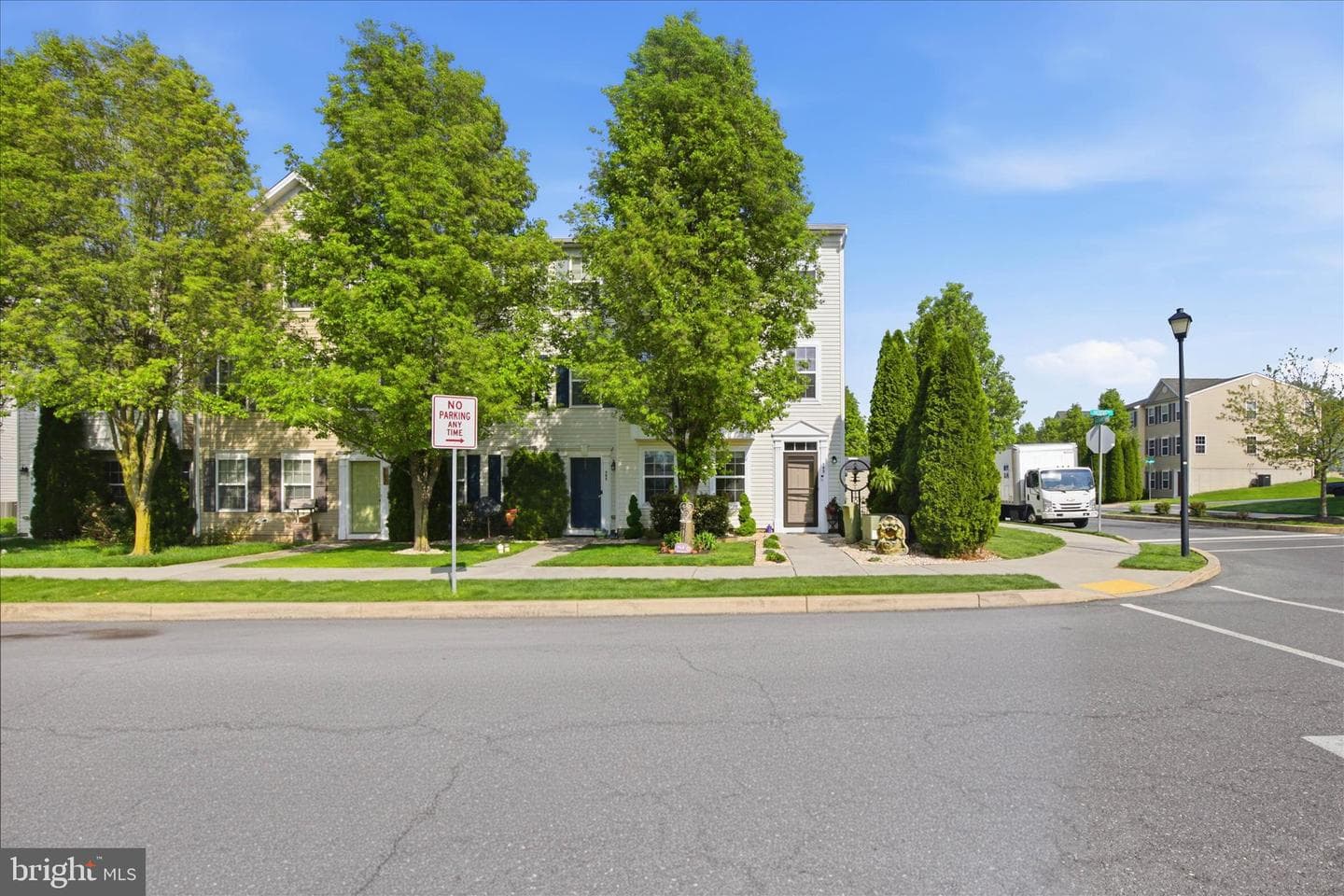 393 Dickens Drive photo 3