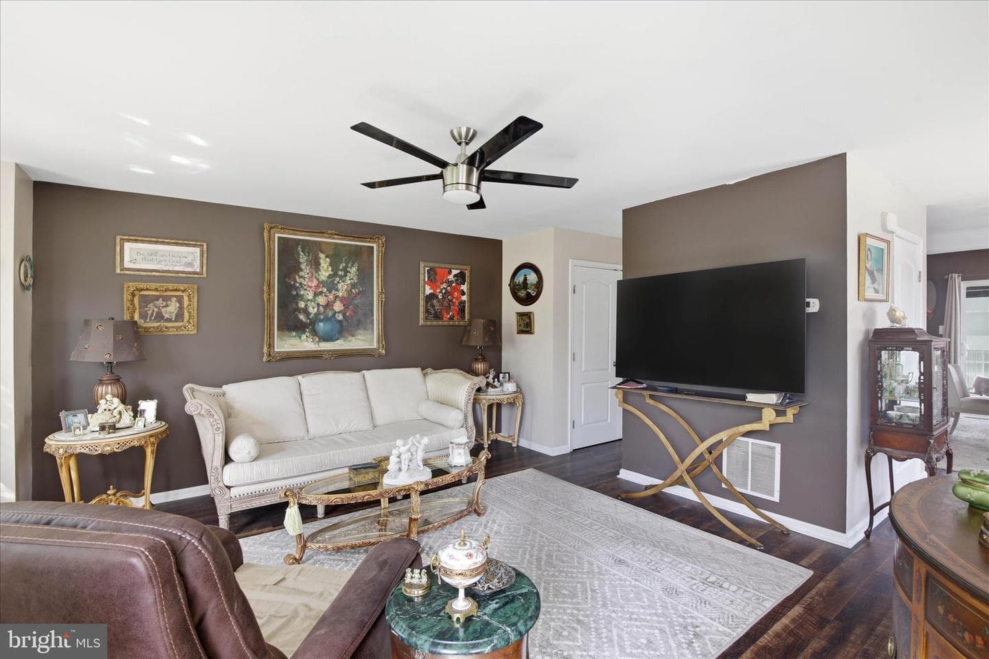 393 Dickens Drive photo 5