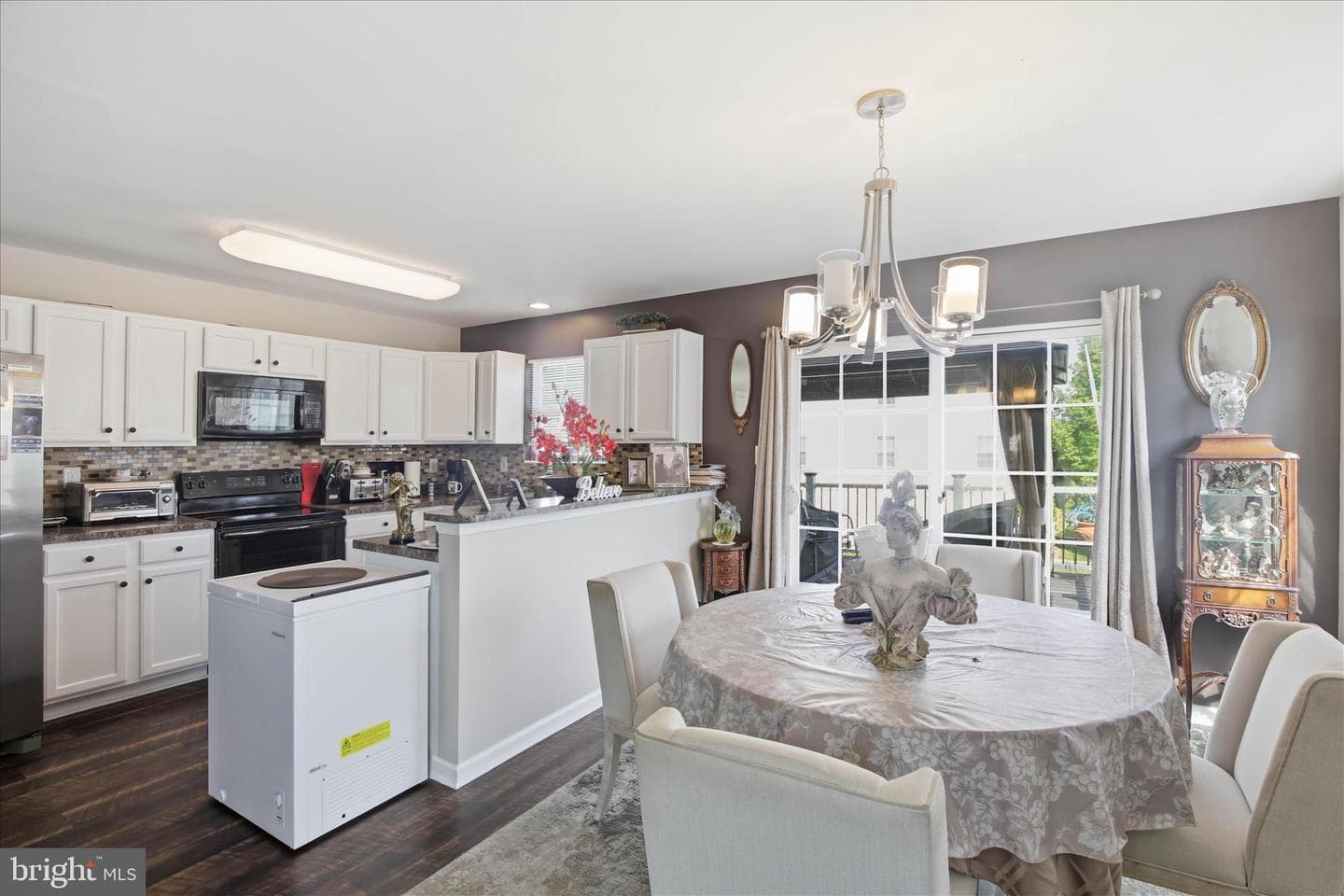393 Dickens Drive photo 6