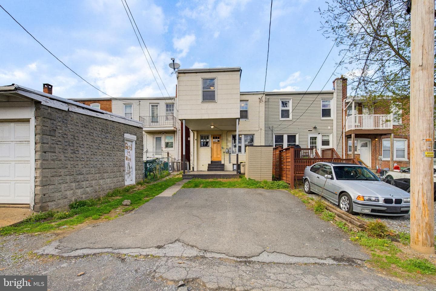 636 3rd St photo 35