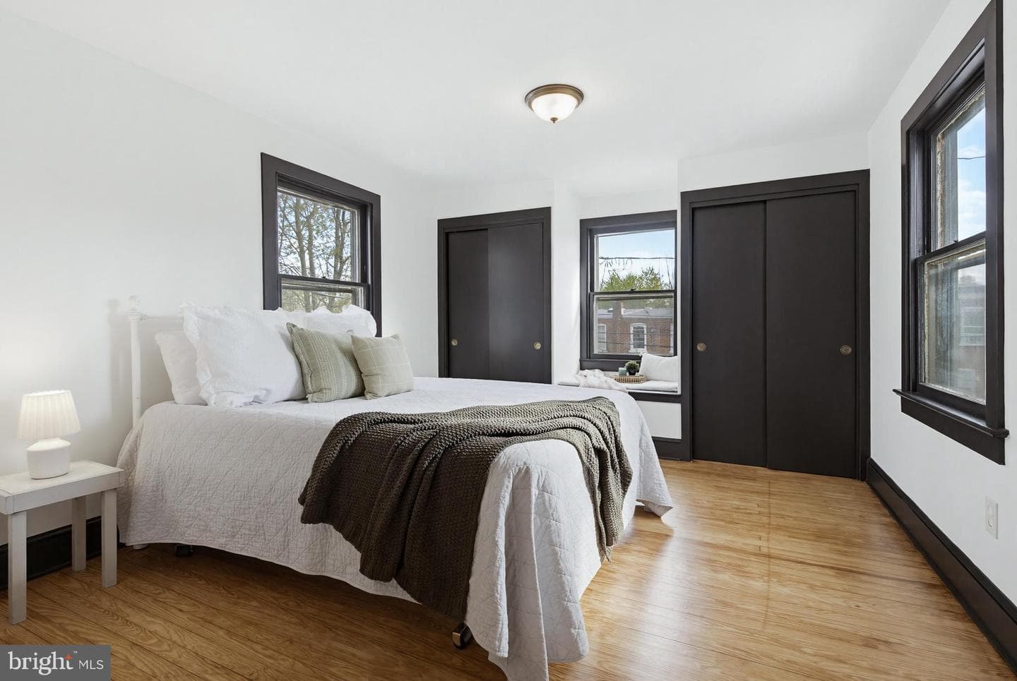 636 3rd St photo 4