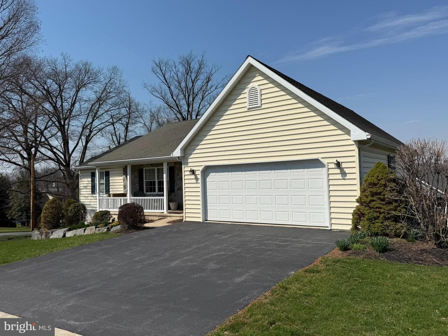 123 Center Avenue photo 4