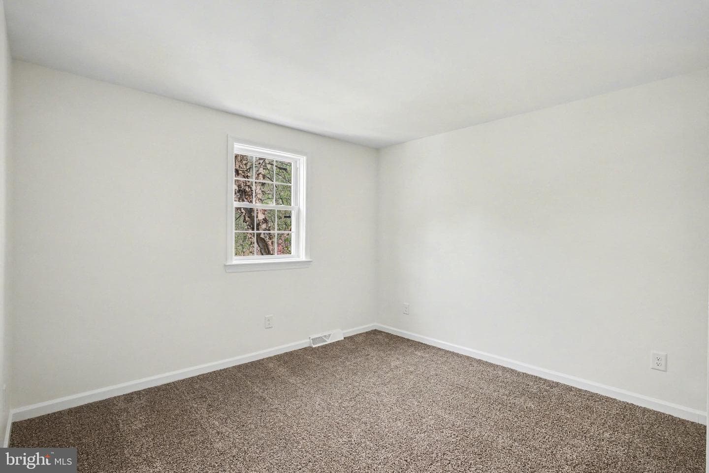 915 Jade Avenue photo 17