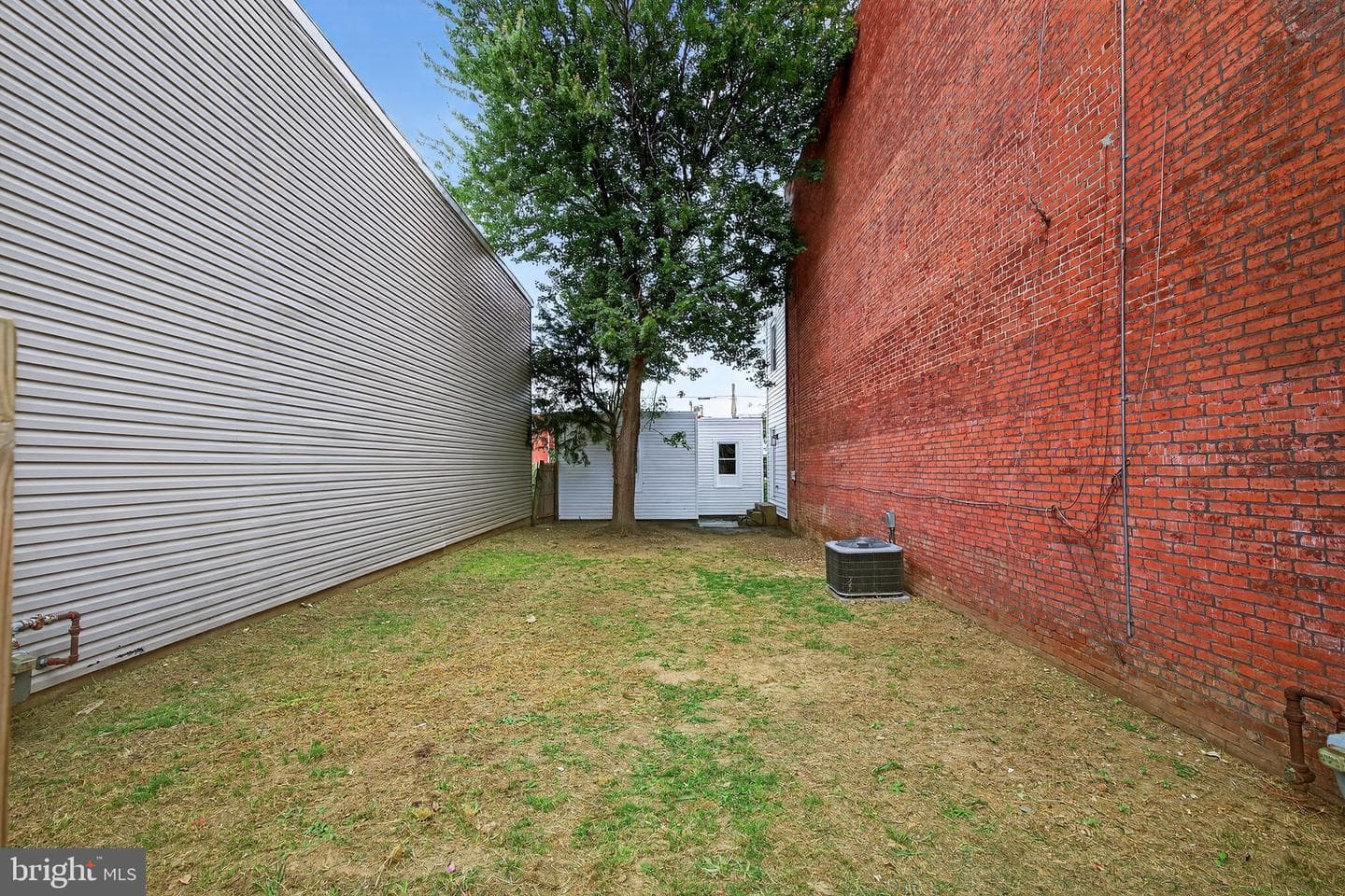 623 E Chestnut Street photo 46