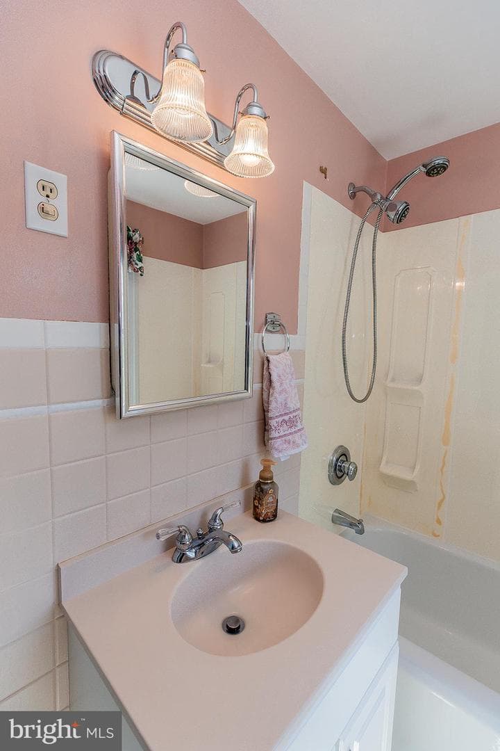 120 W Third Avenue photo 54