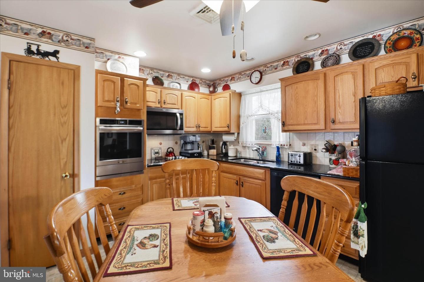 325 N Colebrook Road photo 16