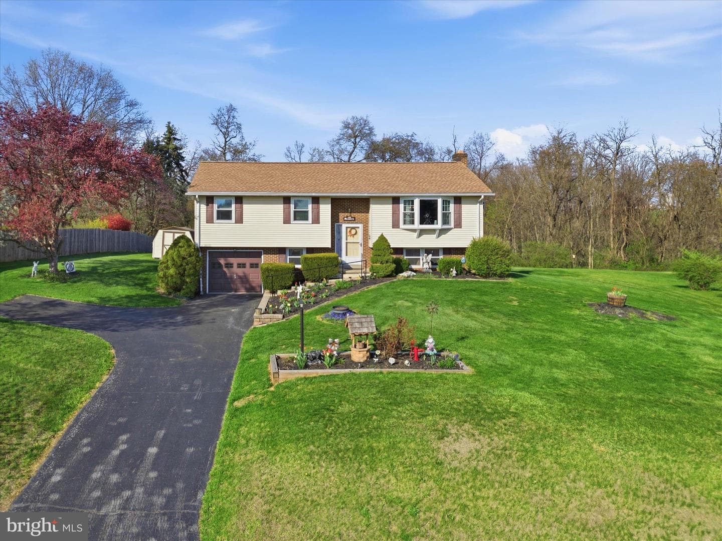 325 N Colebrook Road photo 2