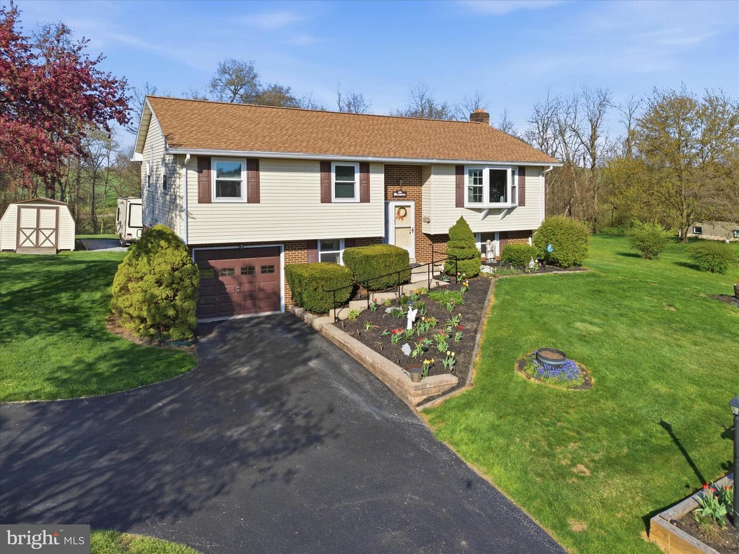 325 N Colebrook Road photo 4