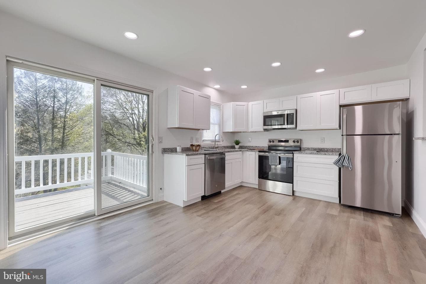 113 Westmore Way photo 8
