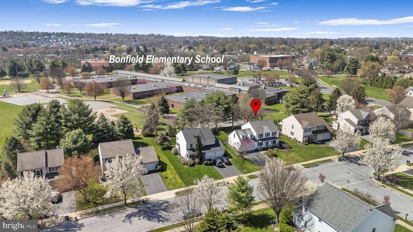 218 Cambridge Lane photo 2