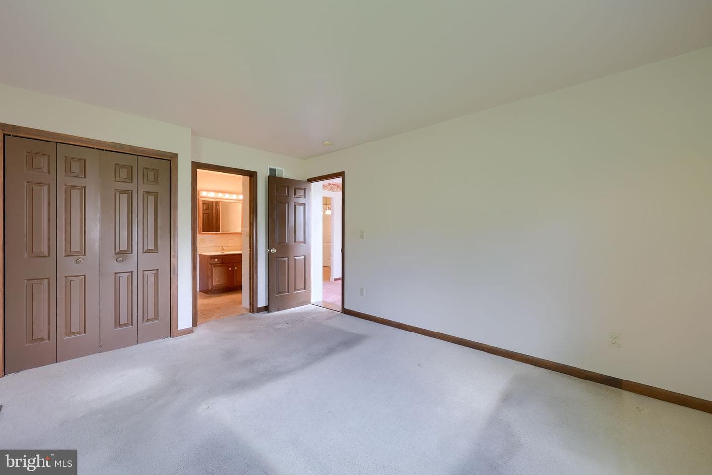 2154 Coventry Road photo 19