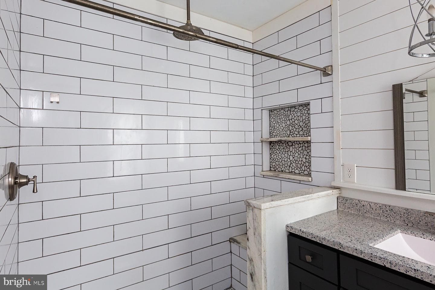 138 Laurel Street photo 37