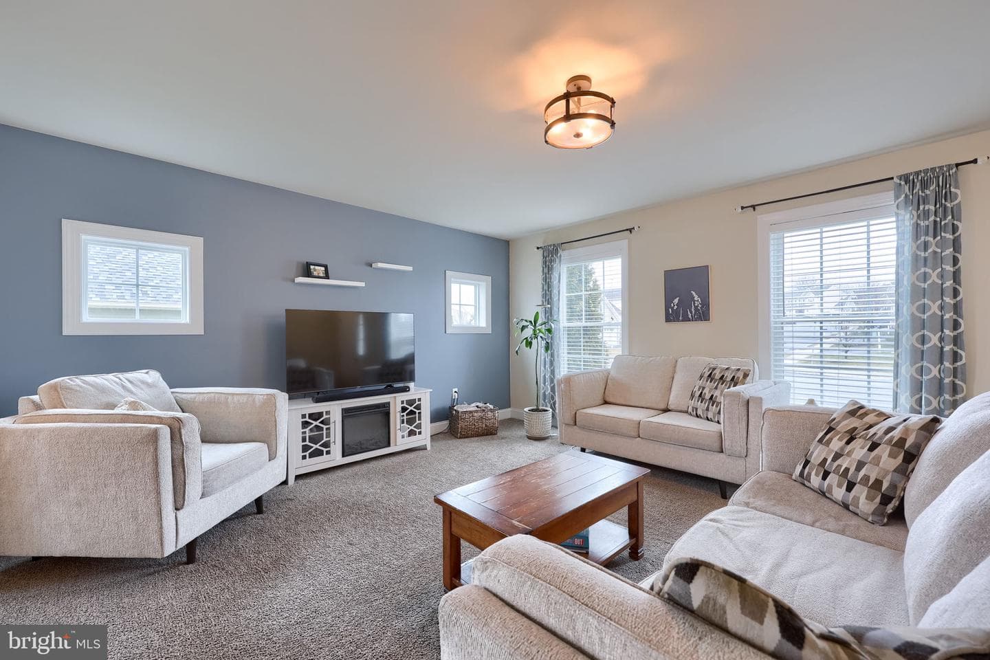100 Kenneth Drive photo 16