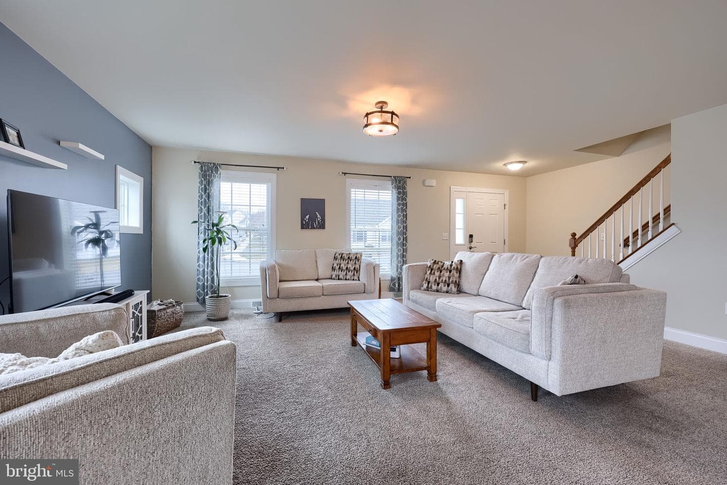 100 Kenneth Drive photo 18