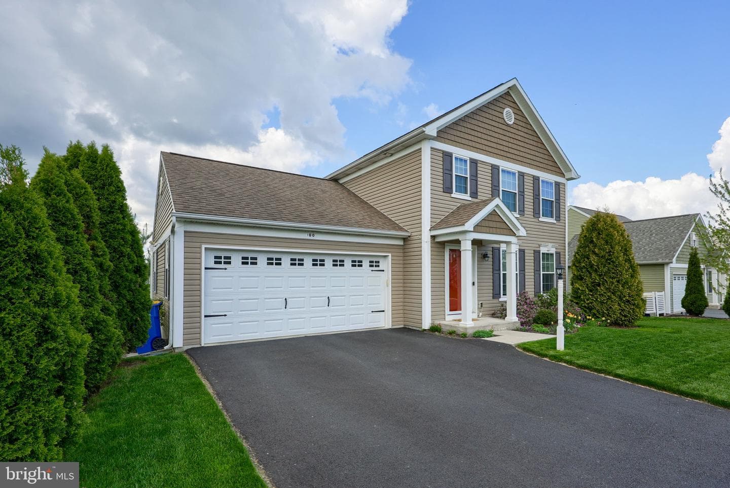 100 Kenneth Drive photo 2