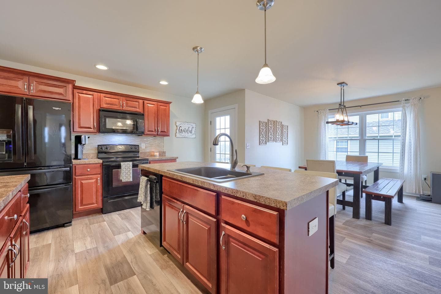100 Kenneth Drive photo 28
