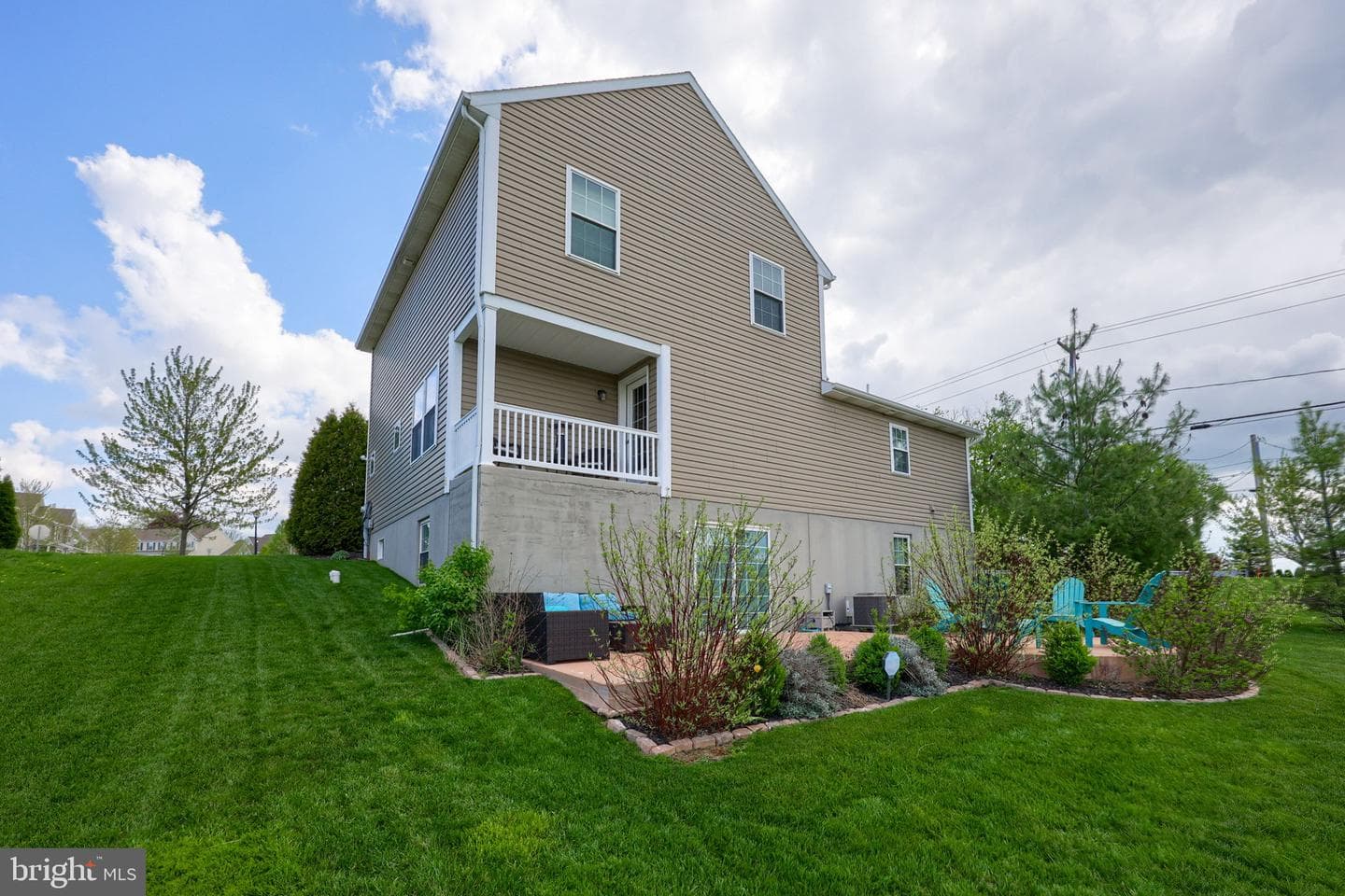 100 Kenneth Drive photo 4