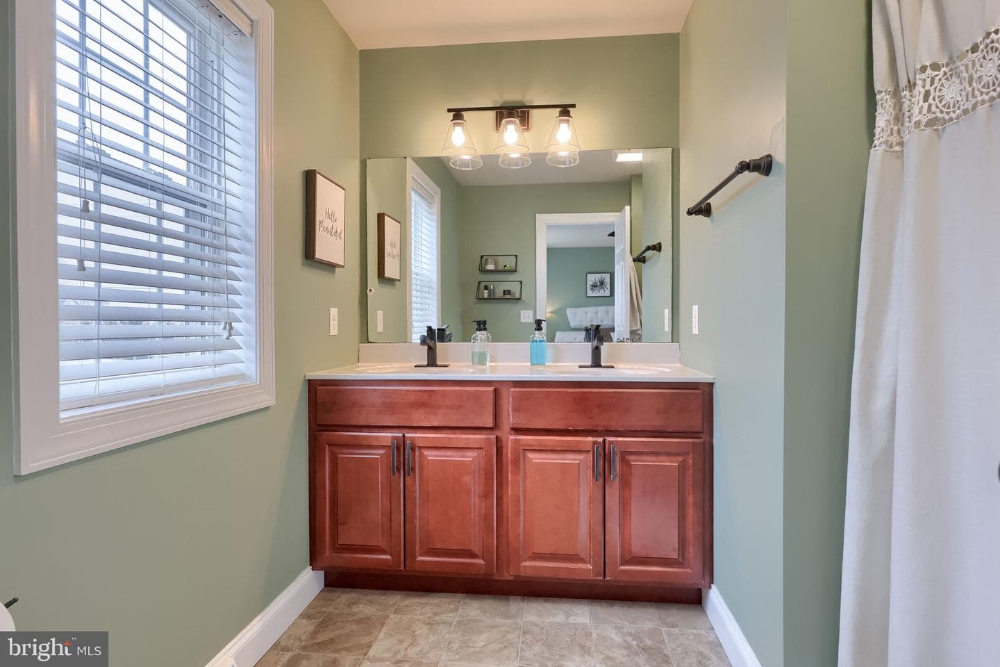 100 Kenneth Drive photo 41