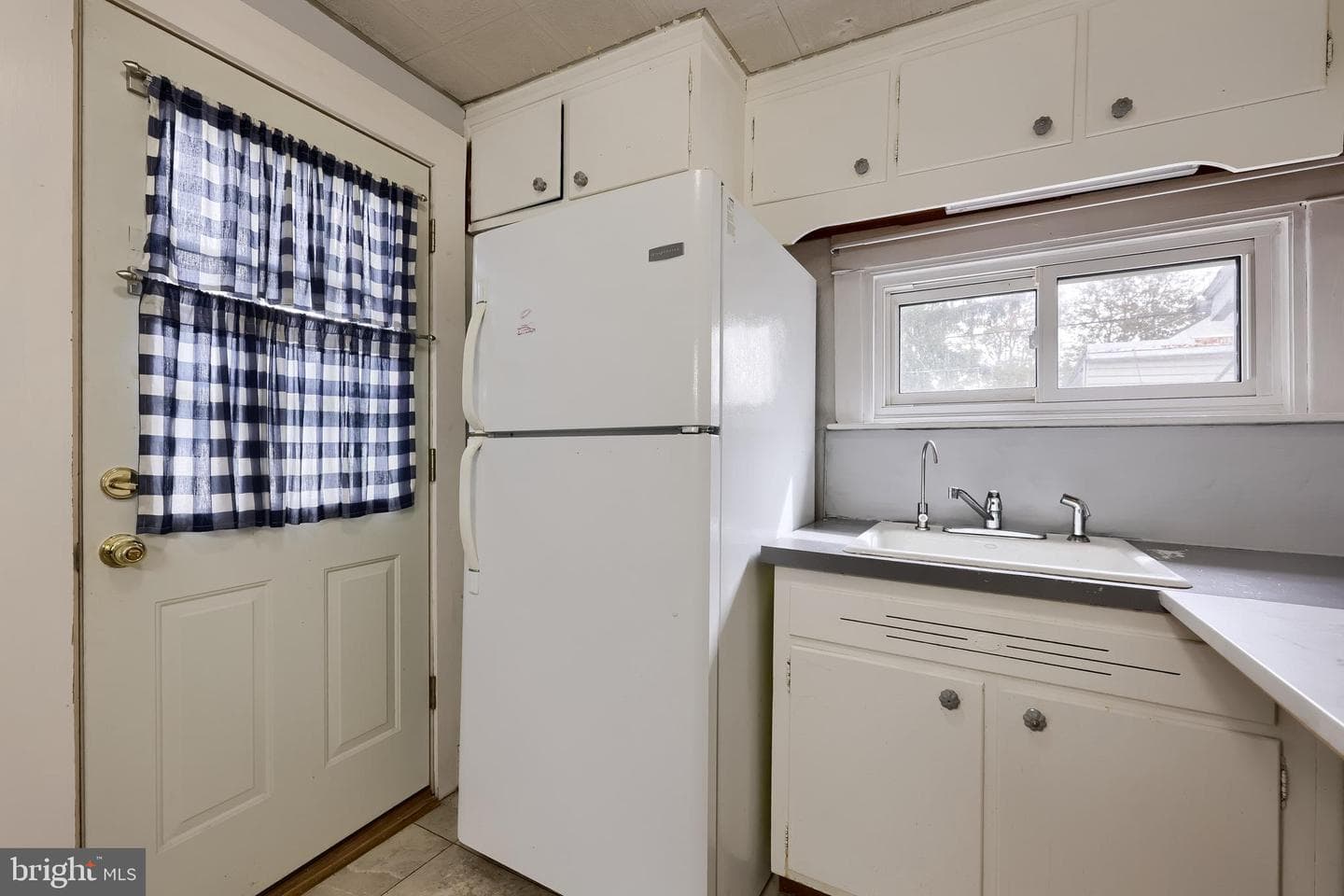 654 New Holland Avenue photo 18