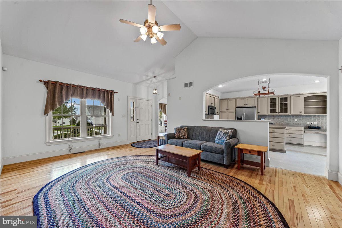 1424 Martin Street photo 3