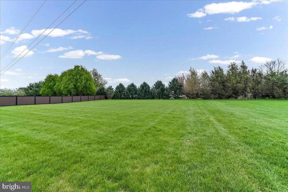 1424 Martin Street photo 36