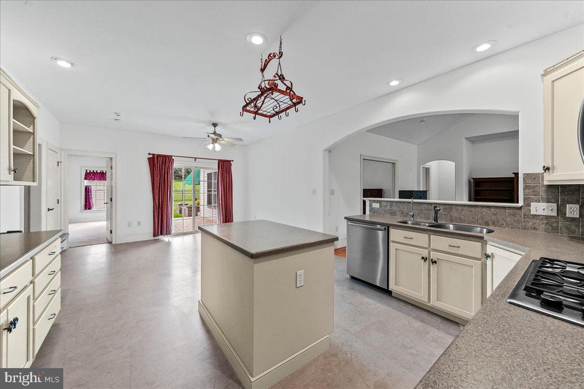 1424 Martin Street photo 8
