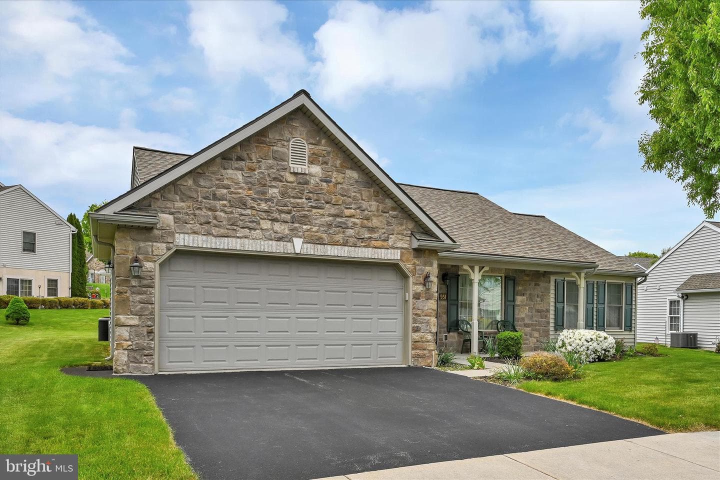 931 Cambridge Drive photo 4