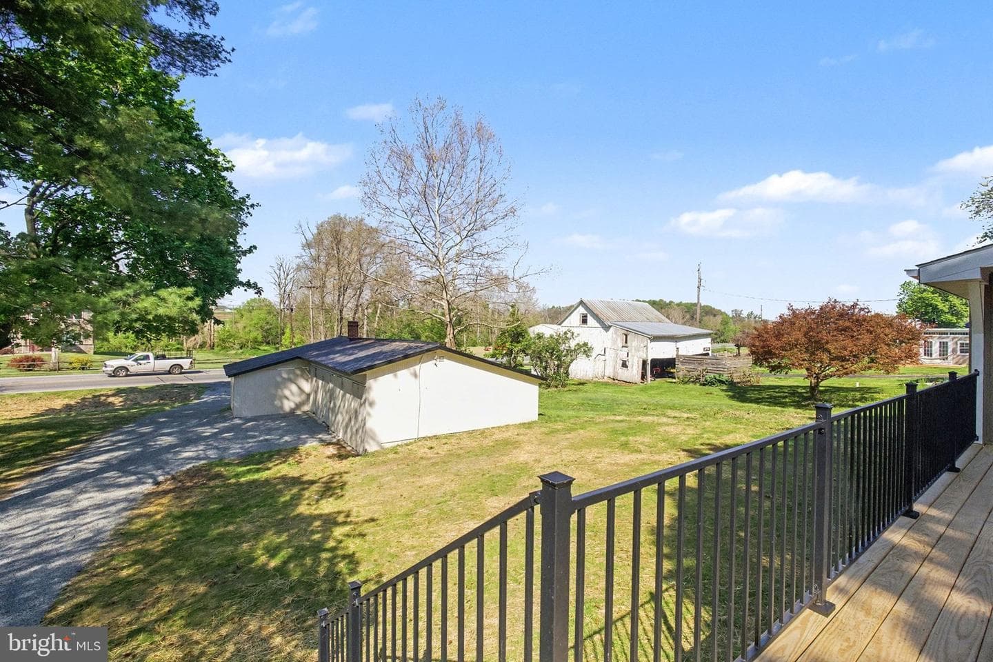 922 N Old Road photo 24