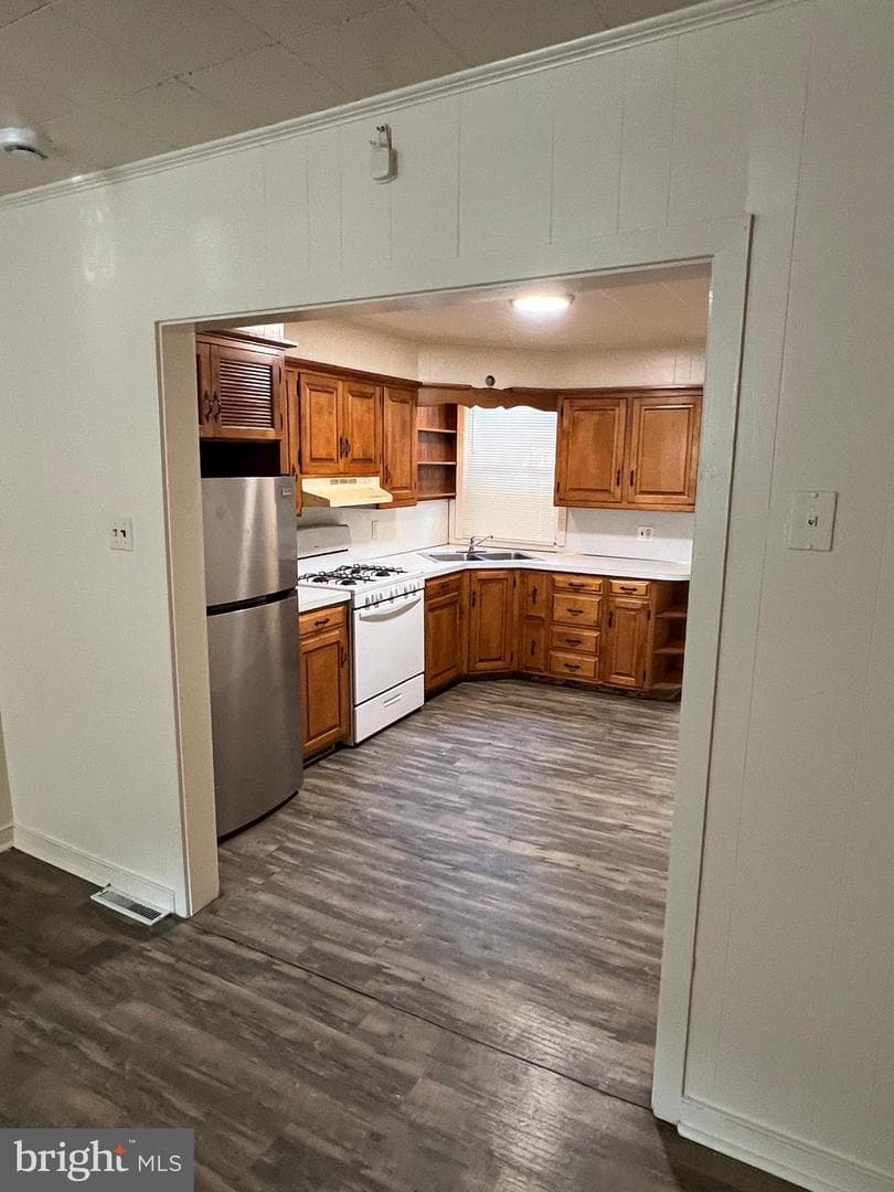 547 Manor Street photo 3