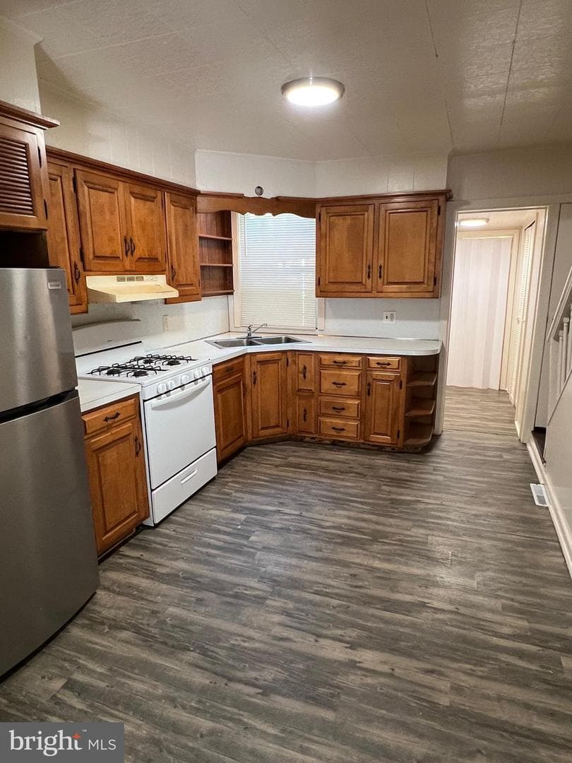 547 Manor Street photo 4