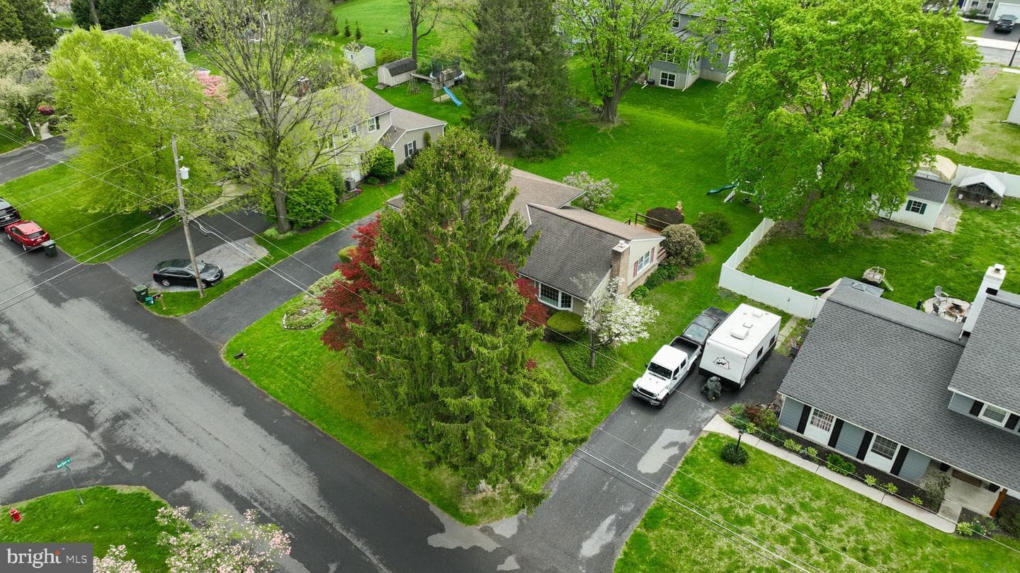 33 Woodland Avenue photo 40