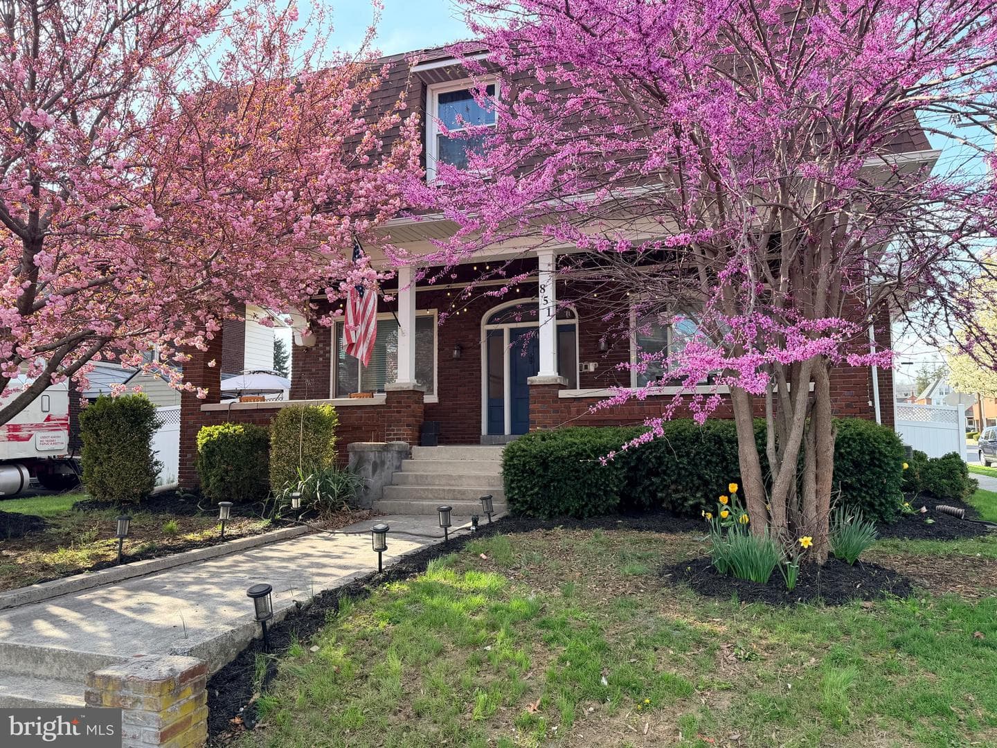 851 Locust Street
