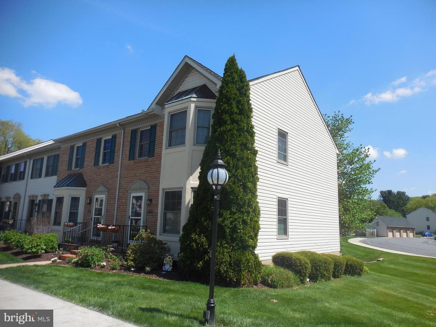 525 Cobblestone Lane photo 3