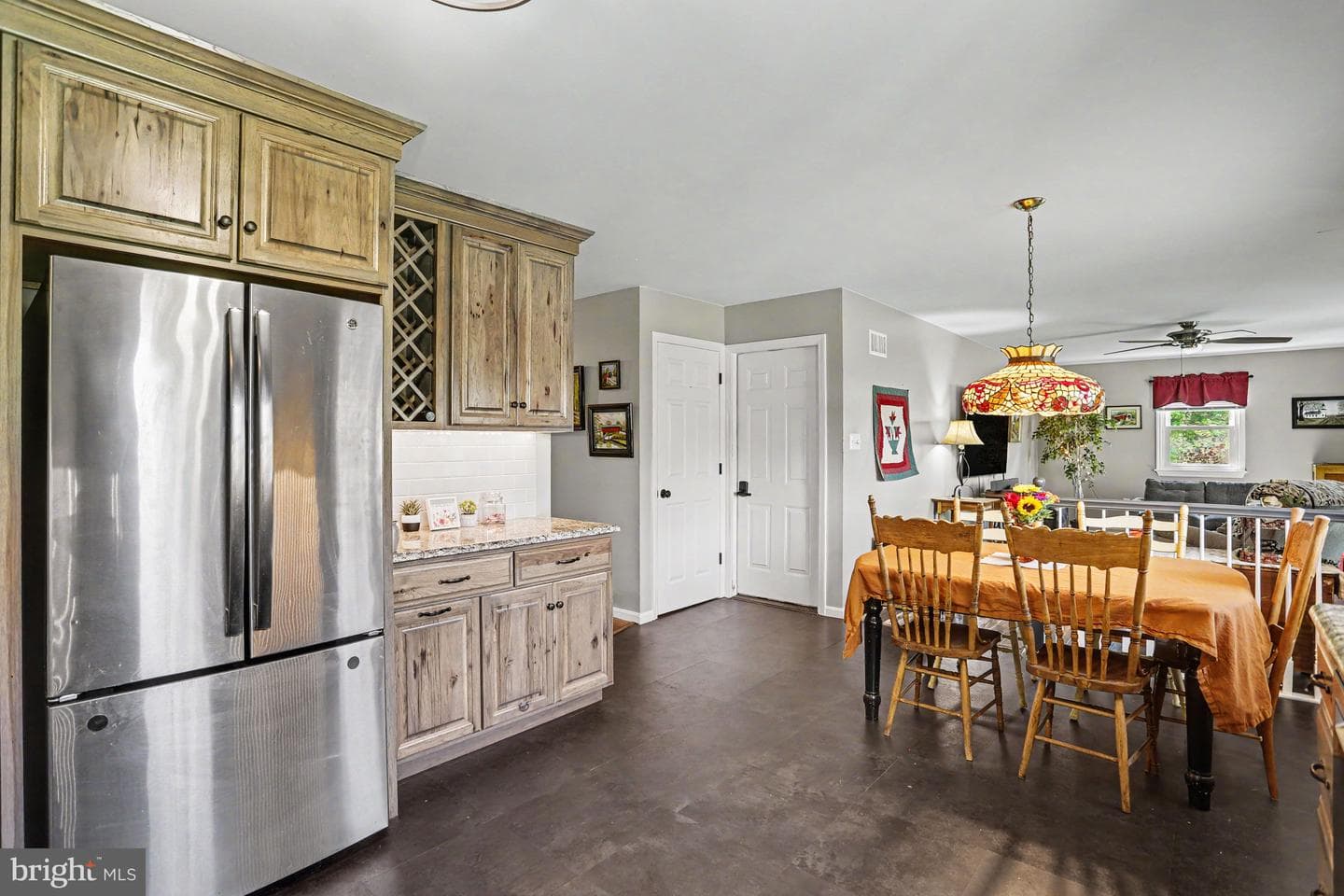228 Cliff Lane photo 18