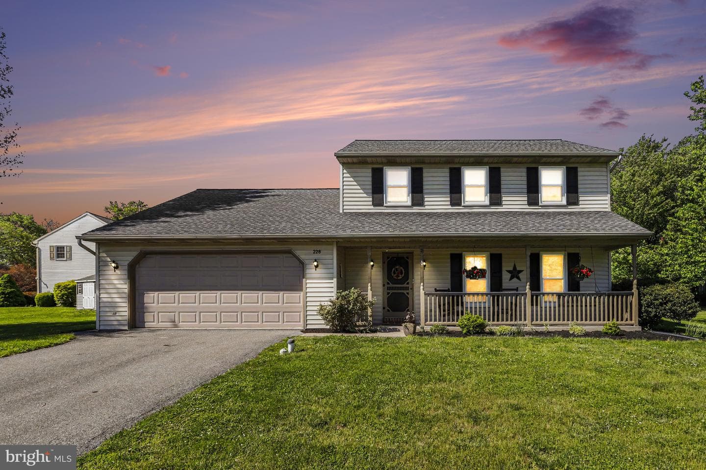 228 Cliff Lane photo 3