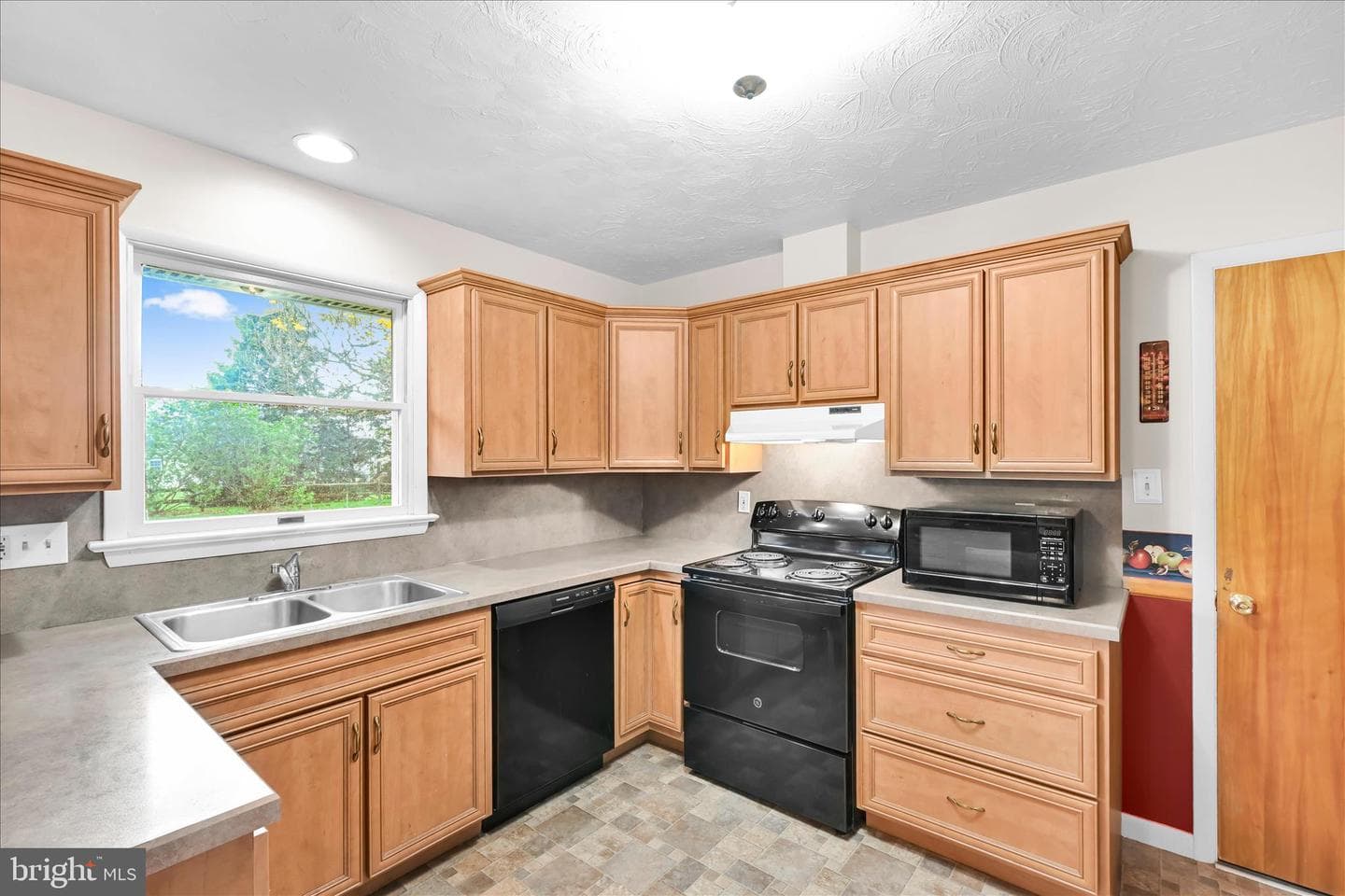 311 N Penryn Road photo 17