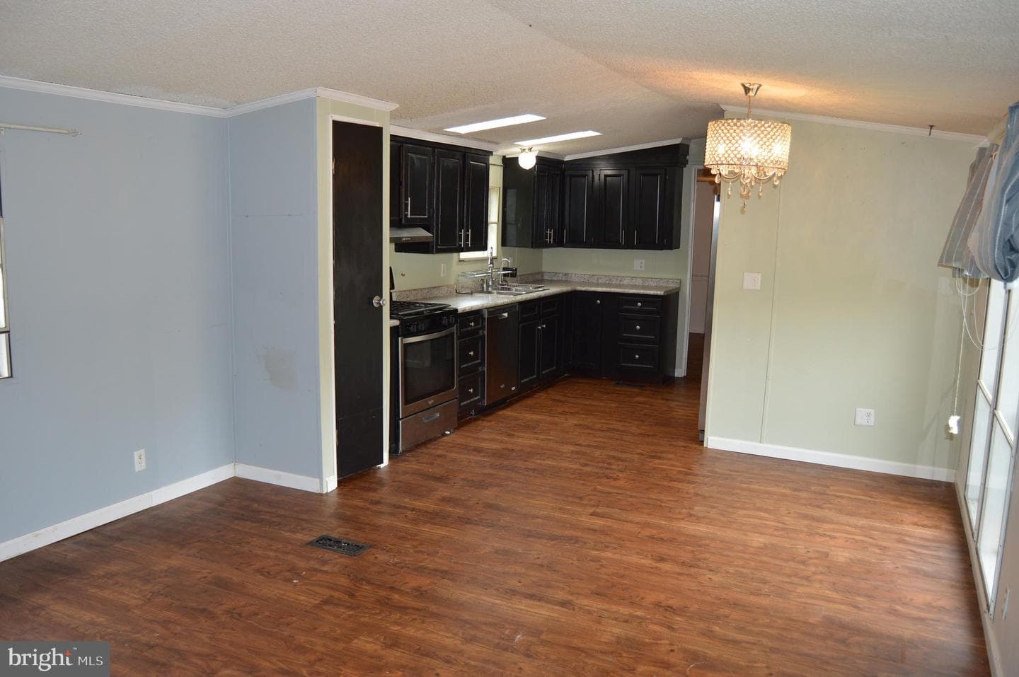 54 Penn Drive photo 3