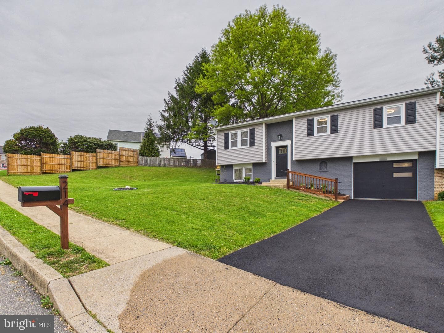 214 Brewster Drive photo 2
