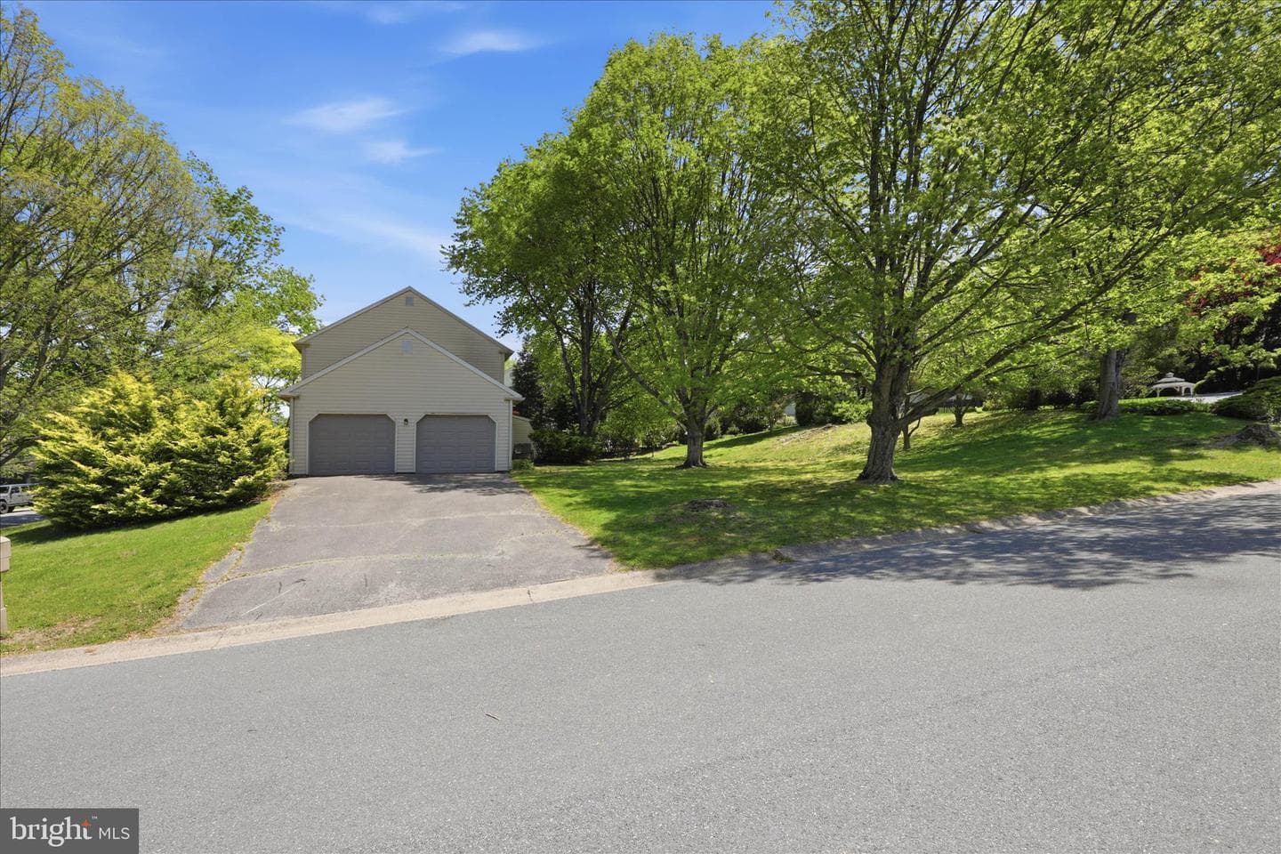 410 Cardinal Court photo 41