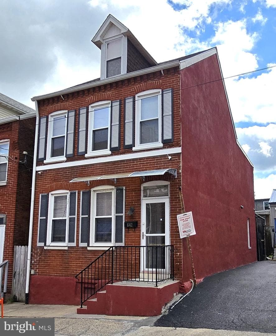 642 Lafayette Street photo 1