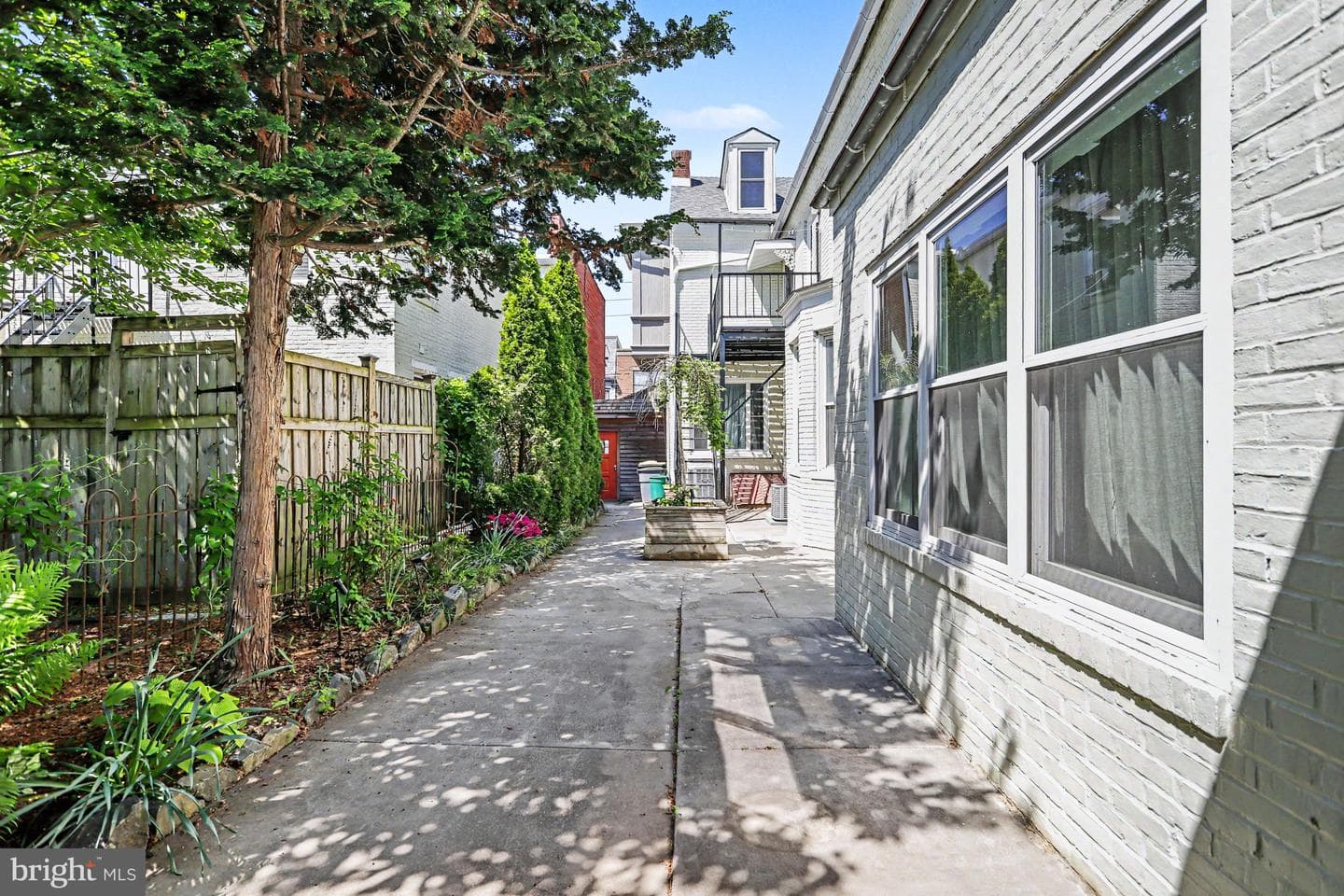 425 N Queen Street photo 63