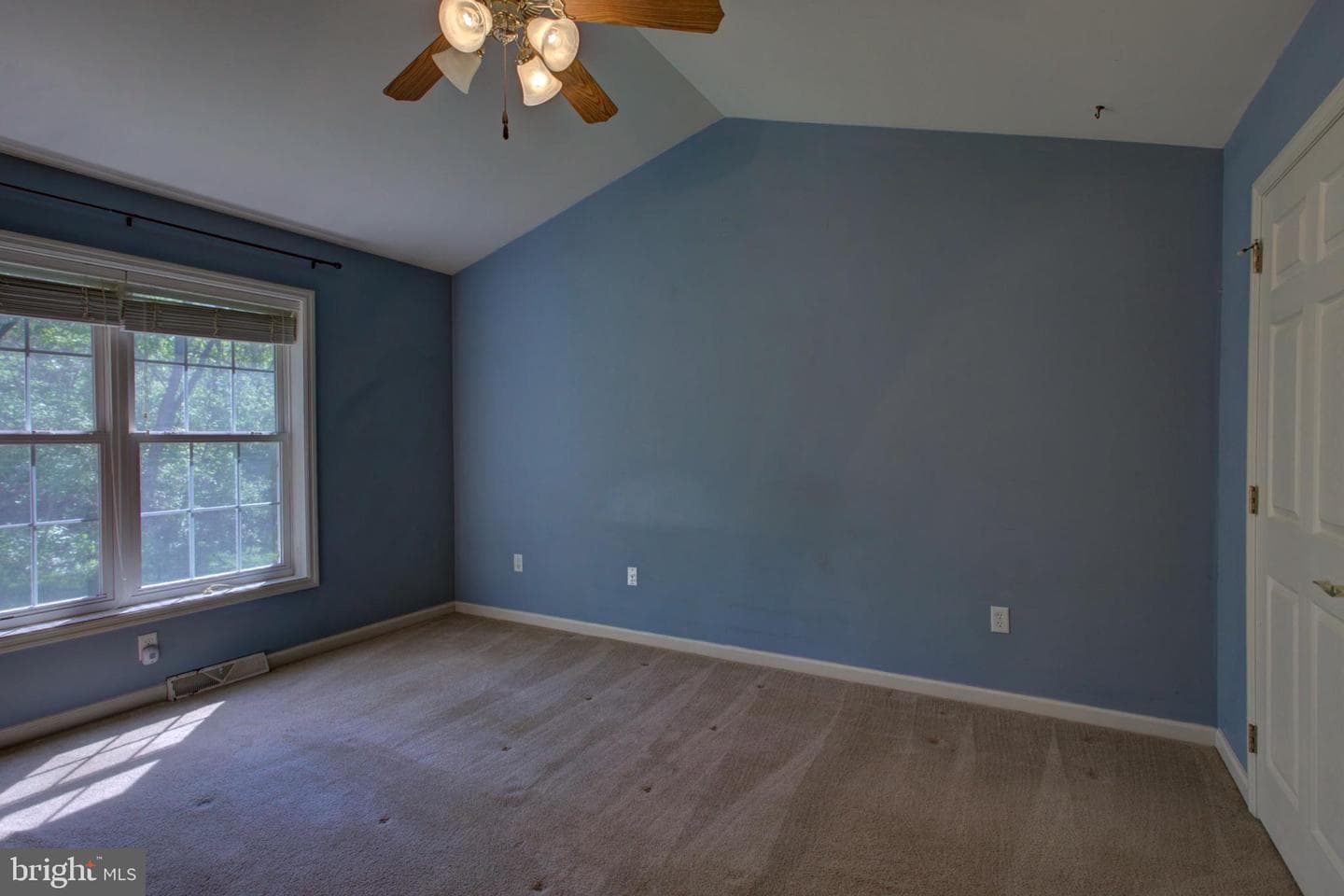112 Commodore Drive photo 24